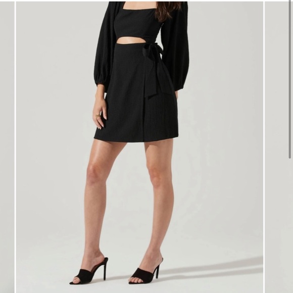 ASTR The Label Center Cutout Wrap Skirt Mini Dress - Picture 2 of 3